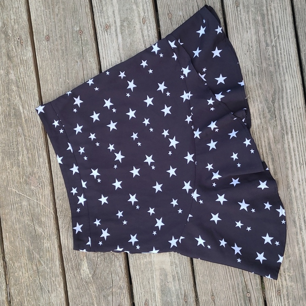 Nasty Gal Y2K Style Black Ruffle Star Print Mini Skirt Womens Size 4 - Picture 4 of 15
